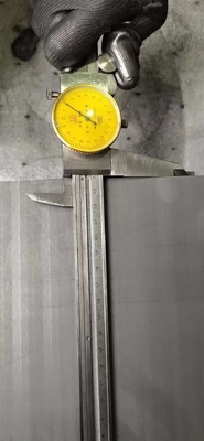 Formación de placas de grafito moldeadas por prensado isostático para grafito de carbono de alta pureza