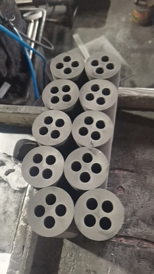 100% Densidad de carbono 1,78 g/cm3 1,85 g/cm3 Matriz de grafito para latón de fundición continua