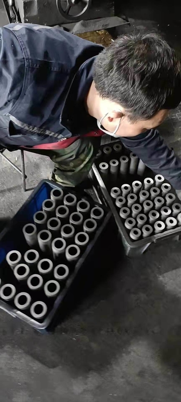 En el interior de revestimiento redondo hexagonal cuadrado engranaje molde de grafito para fundición de cobre o latón